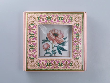 Подставка для мелочей в подарочной упаковке, форма Квадратная, рисунок Дивный Пион, арт 81.34212.00.1 Подставка для мелочей в подарочной упаковке, форма Квадратная, рисунок Дивный Пион, арт 81.34212.00.1