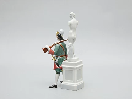 Скульптура Солдат и Венера Петровская Ассамблея арт. 82.51223.00.1 Скульптура Солдат и Венера Петровская Ассамблея арт. 82.51223.00.1