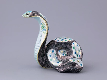 Скульптура форма Кобра, большой размер, в подарочной упаковке, рисунок Серебряная змейка, арт. 81.32811.00.1 Скульптура форма Кобра, большой размер, в подарочной упаковке, рисунок Серебряная змейка, арт. 81.32811.00.1