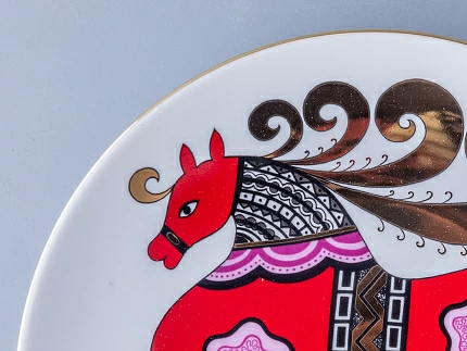 Декоративная тарелка 195 мм, форма Эллипс, рисунок Красный конь, арт 80.89344.00.1 Декоративная тарелка 195 мм, форма Эллипс, рисунок Красный конь, арт 80.89344.00.1