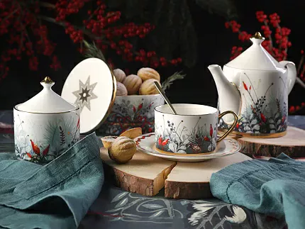 Свеча ароматическая в подарочной упаковке, форма Идиллия рисунок Календа аромат Зимний лес, арт. 81.33153.00.1