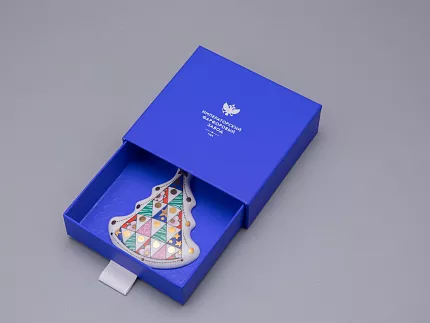 Елочная игрушка в подарочной упаковке форма Елка рисунок Елки Иголки, арт. 81.34342.00.1