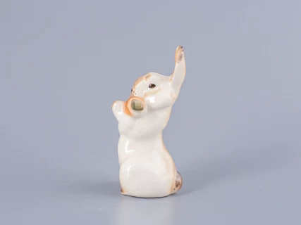 Скульптура Заяц с морковкой № 4 арт. 82.01965.00.1, 