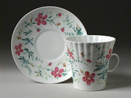 Чашка с блюдцем кофейная форма Одуванчик рисунок Комарики с отводкой арт. 81.13744.00.1 Чашка с блюдцем кофейная форма Одуванчик рисунок Комарики с отводкой арт. 81.13744.00.1