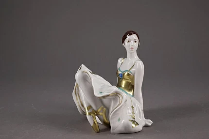 Скульптура форма В пуантах рисунок Натали арт. 82.98972.00.1