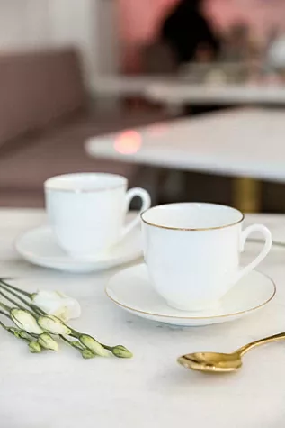 Чашки с блюдцами