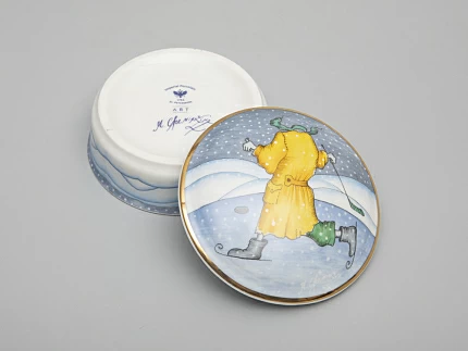 Туалетная коробочка форма Круглая рисунок Зима. Хоккей арт. 81.31061.00.1 Туалетная коробочка форма Круглая рисунок Зима. Хоккей арт. 81.31061.00.1