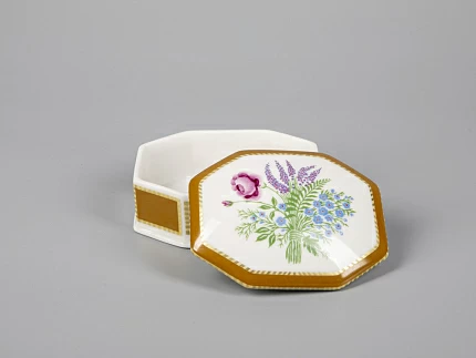 Туалетная коробочка форма Граненая рисунок Люпины арт. 80.59240.00.1 Туалетная коробочка форма Граненая рисунок Люпины арт. 80.59240.00.1