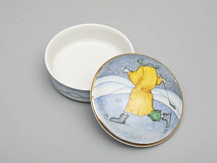 Туалетная коробочка форма Круглая рисунок Зима. Хоккей арт. 81.31061.00.1 Туалетная коробочка форма Круглая рисунок Зима. Хоккей арт. 81.31061.00.1