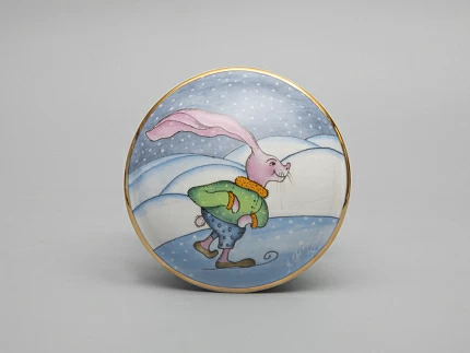 Туалетная коробочка форма Круглая рисунок Зима. Заяц арт. 81.31060.00.1 Туалетная коробочка форма Круглая рисунок Зима. Заяц арт. 81.31060.00.1