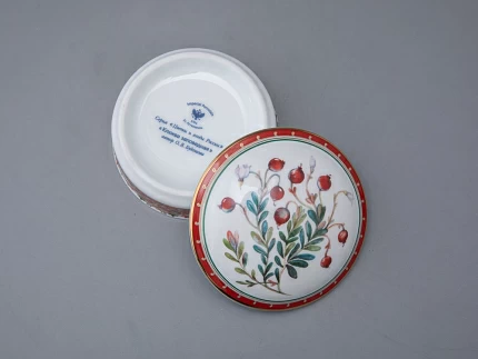 Туалетная коробочка в подарочной упаковке, форма Круглая, рисунок Клюква заповедная, арт 81.34282.00.1 Туалетная коробочка в подарочной упаковке, форма Круглая, рисунок Клюква заповедная, арт 81.34282.00.1