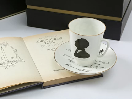 Чашка с блюдцем 165 мл форма Майская рисунок Русские писатели Блок, арт. 81.33298.00.1 Чашка с блюдцем 165 мл форма Майская рисунок Русские писатели Блок, арт. 81.33298.00.1