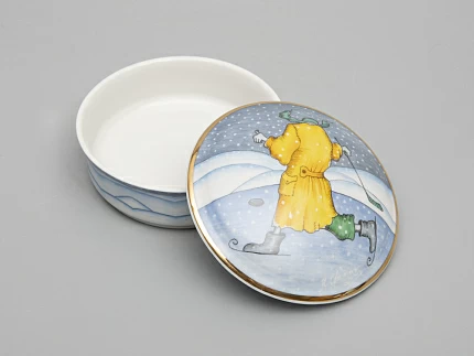 Туалетная коробочка форма Круглая рисунок Зима. Хоккей арт. 81.31061.00.1 Туалетная коробочка форма Круглая рисунок Зима. Хоккей арт. 81.31061.00.1